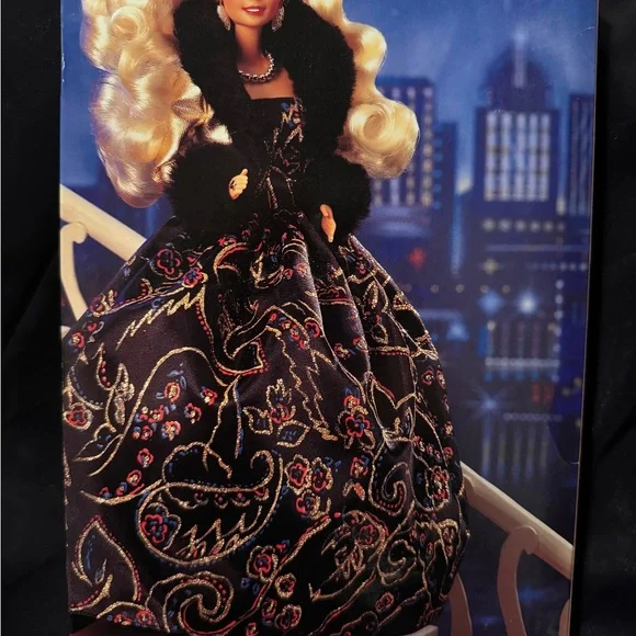 1993 Golden Winter Barbie - The Evening Elegant Series - Picture 9 of 11
